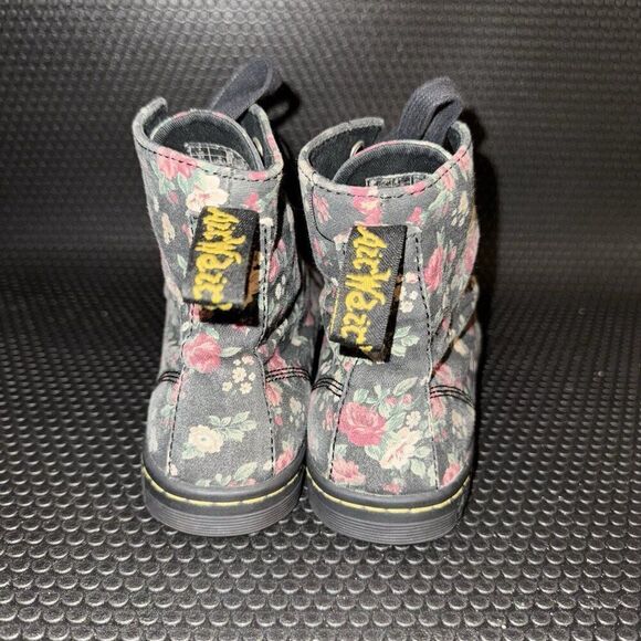 Doc Martens HACKNEY Canvas Black Vintage Roses Lace-Up Shoes Boots Womens Size 6 - Picture 3 of 8